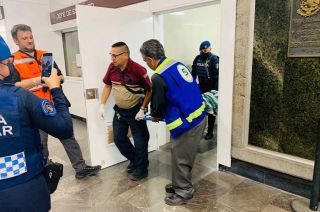 Policías auxiliares de la SSC, asistieron a una mujer en labor de parto