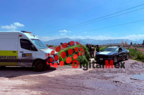 De acuerdo con los reportes, la víctima, de aproximadamente 30 años, presentaba huellas de violencia que le provocaron la muerte