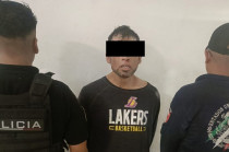 Francisco “N” de 39 años comenzó a arrojar tabiques, piedras y macetas desde la ventana del domicilio en un segundo piso.