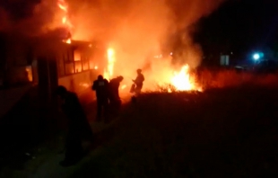 Vándalos incendian unidades del Mexibús en Ecatepec