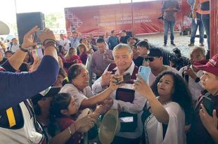 Adán Augusto festejó el triunfo que obtuvo Delfina Gómez Álvarez en las pasadas elecciones por la gubernatura del Estado de México.