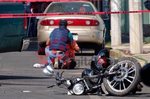 Una pareja de motociclistas se accidentó en calles de la Colonia Cuauhtémoc 