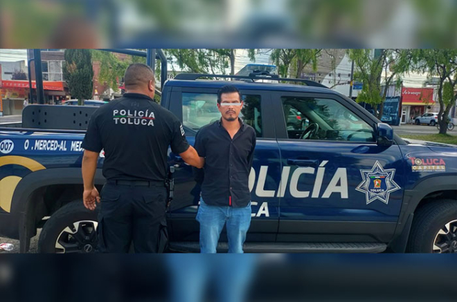Policías municipales aseguraron a un hombre en Gran Plaza Toluca y recuperaron dos iPhones con reporte de robo vigente.