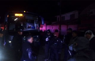 Tres golpeados y un herido con arma de fuego en asalto a camión de pasajeros en #Texcaltitlán