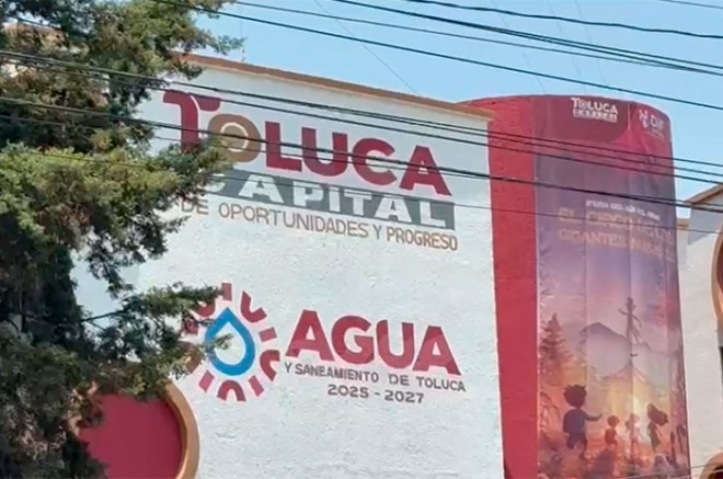 #Video: Movilización policiaca tras reporte de hombres armados en oficinas de agua en #Toluca