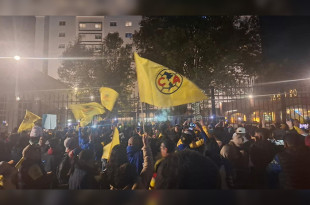 Policías municipales y estatales intervinieron para contener la riña y mantener la seguridad en la zona.