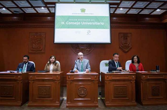 La Universidad Autónoma del Estado de México aprueba cambios significativos en programas académicos para abordar desafíos en salud mental.