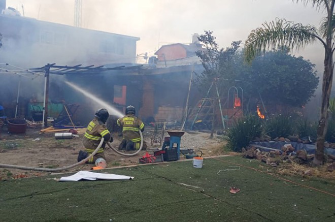 Estallido en Santa María Tulantongo moviliza a autoridades y alarma a vecinos