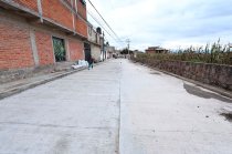 La obra en la calle El Nevado incluye pavimentación con concreto hidráulico y mejoras al drenaje pluvial para facilitar la movilidad y reducir encharcamientos.