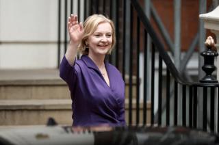 El anuncio lo realizó en un breve pronunciamiento frente al número 10 de Downing Street, la sede del gobierno británico.