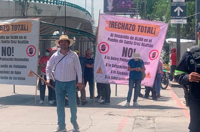 Se apostaron sobre la avenida Lomas Verdes para presionar a las autoridades a suspender la obra