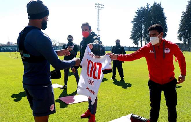 Los Diablos Rojos rindieron, este jueves, un merecido reconocimiento a Pedro Alexis Canelo por su trayectoria en el futbol mexicano