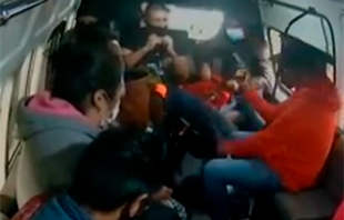 #Video: Sin piedad, asaltantes balean a pasajero dentro de una combi en #Naucalpan