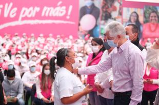 Desde Teotihuacán, el gobernador Alfredo Del Mazo felicitó a las jefas de familia en su día.