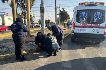 El uniformado fue embestido por una unidad particular, mientras brindaba atención vial en el cruce de las avenidas López Portillo y Ganadería, en la delegación San Lorenzo Tepaltitlán.