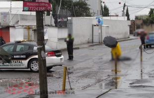 Se resiste a asalto y lo asesinan a balazos frente a hospital en Toluca