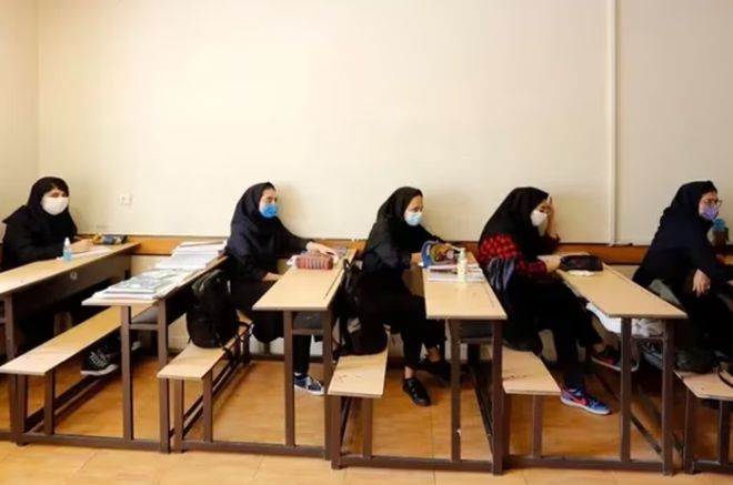 Alumnas de un dormitorio estudiantil de la ciudad de Urmia fueron envenenadas durante la madrugada.