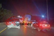 La fila de autos se extendió hasta las inmediaciones de la empresa Volvo