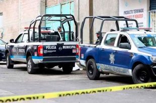 La policía municipal acordonó el área para permitir la llegada de los servicios de emergencia.