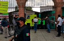 #Video: Policía desaloja con violencia a 90 comerciantes de un bazar de #Tecámac