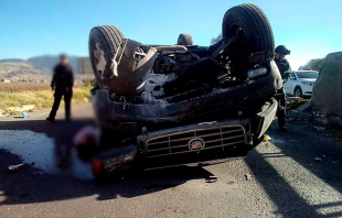 Se salva al volcar en la Toluca-Tenango