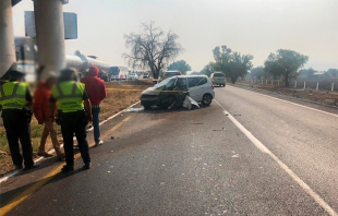 Muere conductor al querer esquivar perros en la autopista México-Pirámides