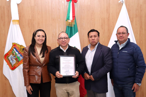 El alcalde Manuel Vilchis Viveros recibió el reconocimiento nacional del INAFED por la implementación de políticas públicas que fortalecen la infraestructura educativa en Zinacantepec.