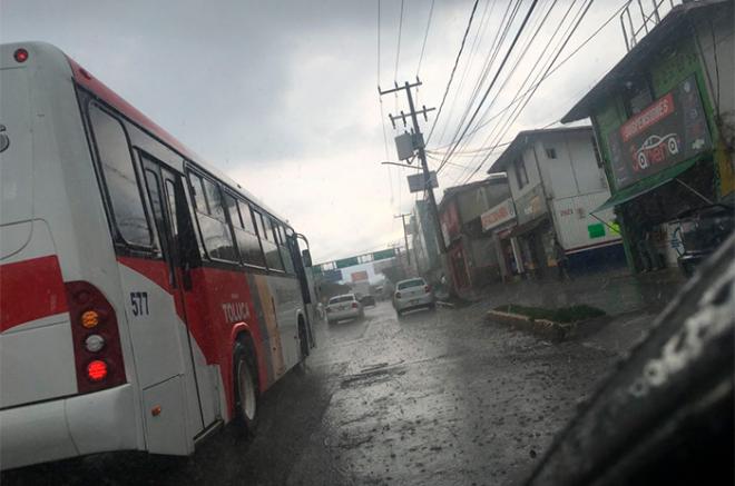 El accidente sucedió la mañana de este lunes en la avenida Alfredo del Mazo en su intersección con la calle Salvador Alvarado