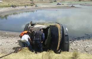 El automóvil se hundió en la presa conocida como La Nueva en la localidad de Santa María Citendejé