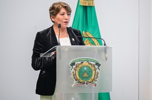 Acude la Mandataria estatal al 4to. Informe de Carlos Eduardo Barrera Díaz, Rector de la máxima casa de estudios mexiquense.