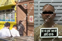 Elementos de la Fiscalía General de Justicia de la CDMX junto al presunto agresor, señalado por violación