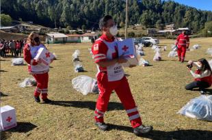 Con el Plan Invernal 2022 la delegación Estado de México de la Cruz Roja Mexicana apoya a quienes viven en comunidades dispersas.