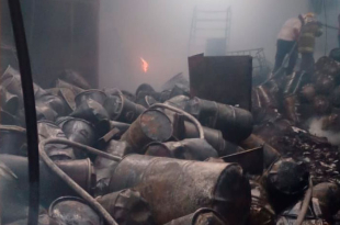 Un incendio afectó la recicladora de plástico ubicada en la avenida Sebastián Lerdo de Tejada, esquina con Oriente 16, en la colonia San Isidro, municipio de Valle de Chalco