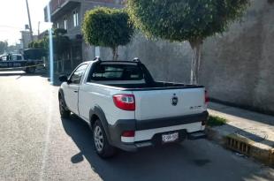 La camioneta corresponde a la marca Dodge, Ram, color blanco, con placas de circulación del Estado de México.