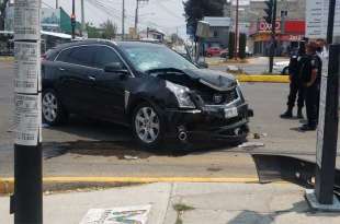 Dos personas lesionadas fue el saldo del choque entre una camioneta y un automóvil