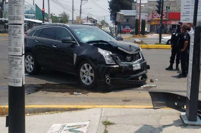 Dos personas lesionadas fue el saldo del choque entre una camioneta y un automóvil