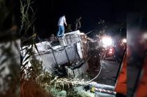 Paramédicos de la Cruz Roja de Tenancingo atendieron al conductor por crisis nerviosa.