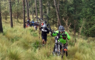 Rescata grupo “Relámpagos” a 19 ciclistas extraviados en el Xinantécatl