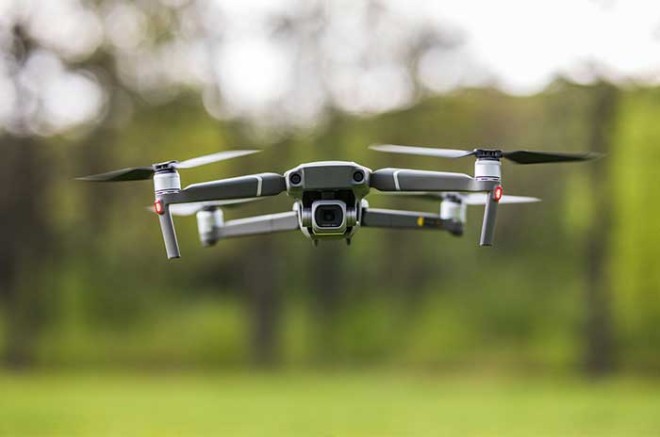 Reformas legales buscan frenar el uso indebido de drones en actividades delictivas.
