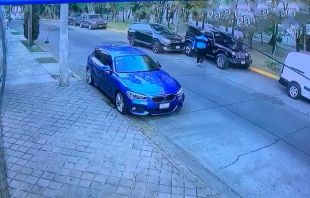 #Video: Automovilista escapa de sujetos que iban a robarle la camioneta en #Naucalpan