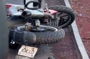 La víctima permanece como desconocida y su motocicleta porta placas 63KJJ3 de CDMX.