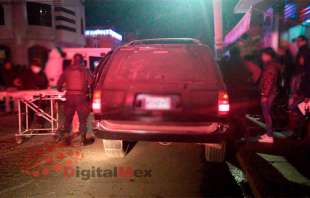 Cuando la policía llegó ubicaron una camioneta Nissan negra con placas de circulación del Estado de México