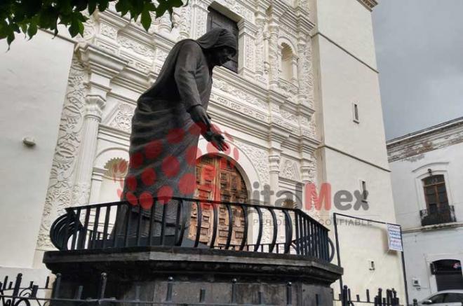 Desaparece estatua de bronce en iglesia de #Toluca