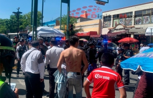 #Toluca: Se agarran a golpes conductores de un taxi y una camioneta, en pleno centro