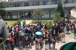  Protestan alumnos de Prepa 2 UAEMéx
