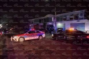 Autoridades acordonaron la zona tras el accidente de motocicleta ocurrido sobre la carretera a Ocotitlán, en Metepec.
