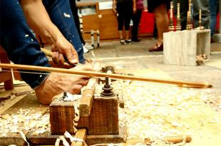 El nuevo concepto de la tienda de artesanías permite que los artesanos realicen sus artesanías en el lugar