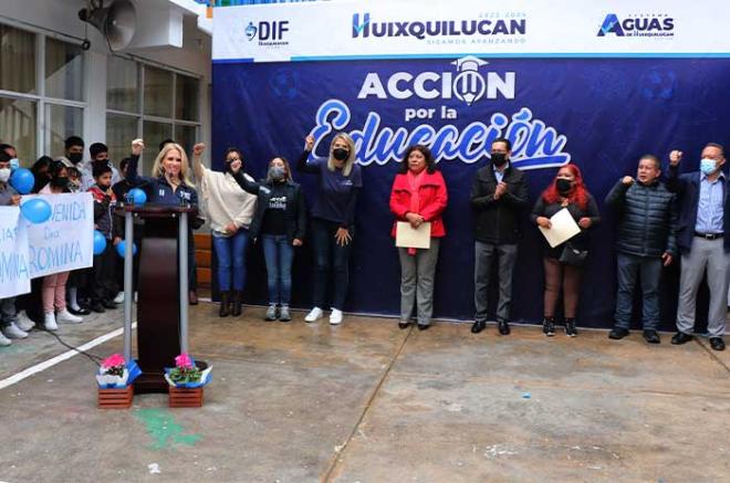La presidenta municipal manifestó su compromiso con los padres de familia, maestros y estudiantes.