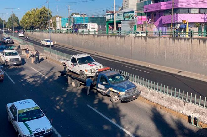 Dos camionetas se vieron involucradas, una Pick up color blanca de una empresa de seguridad privada y una camioneta Color roja Ford Scape