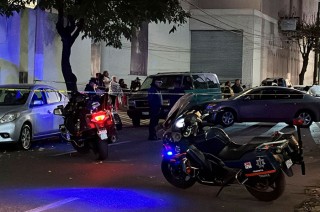 Al salir del estacionamiento y sufrir el infarto chocó contra una camioneta